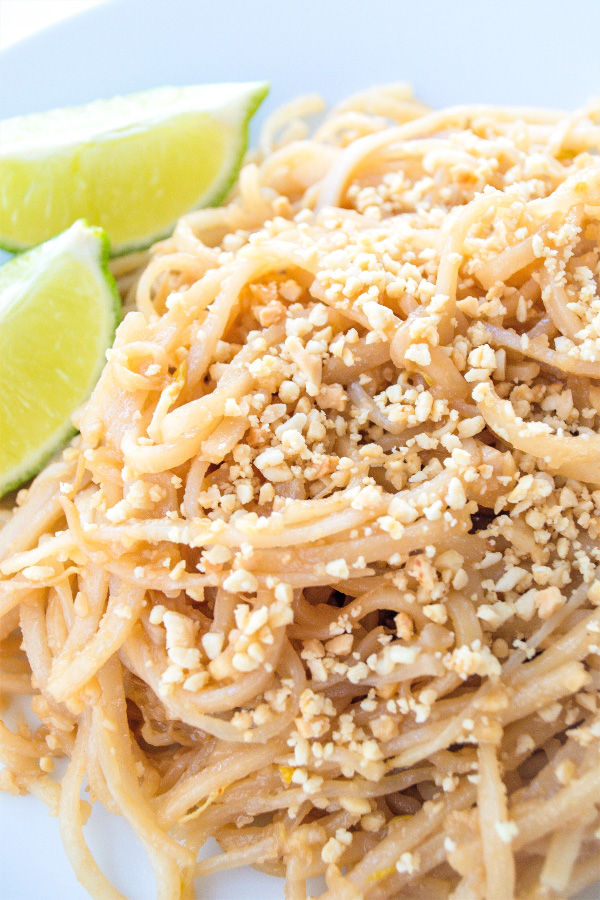 Pad Thai with peanuts and lime 