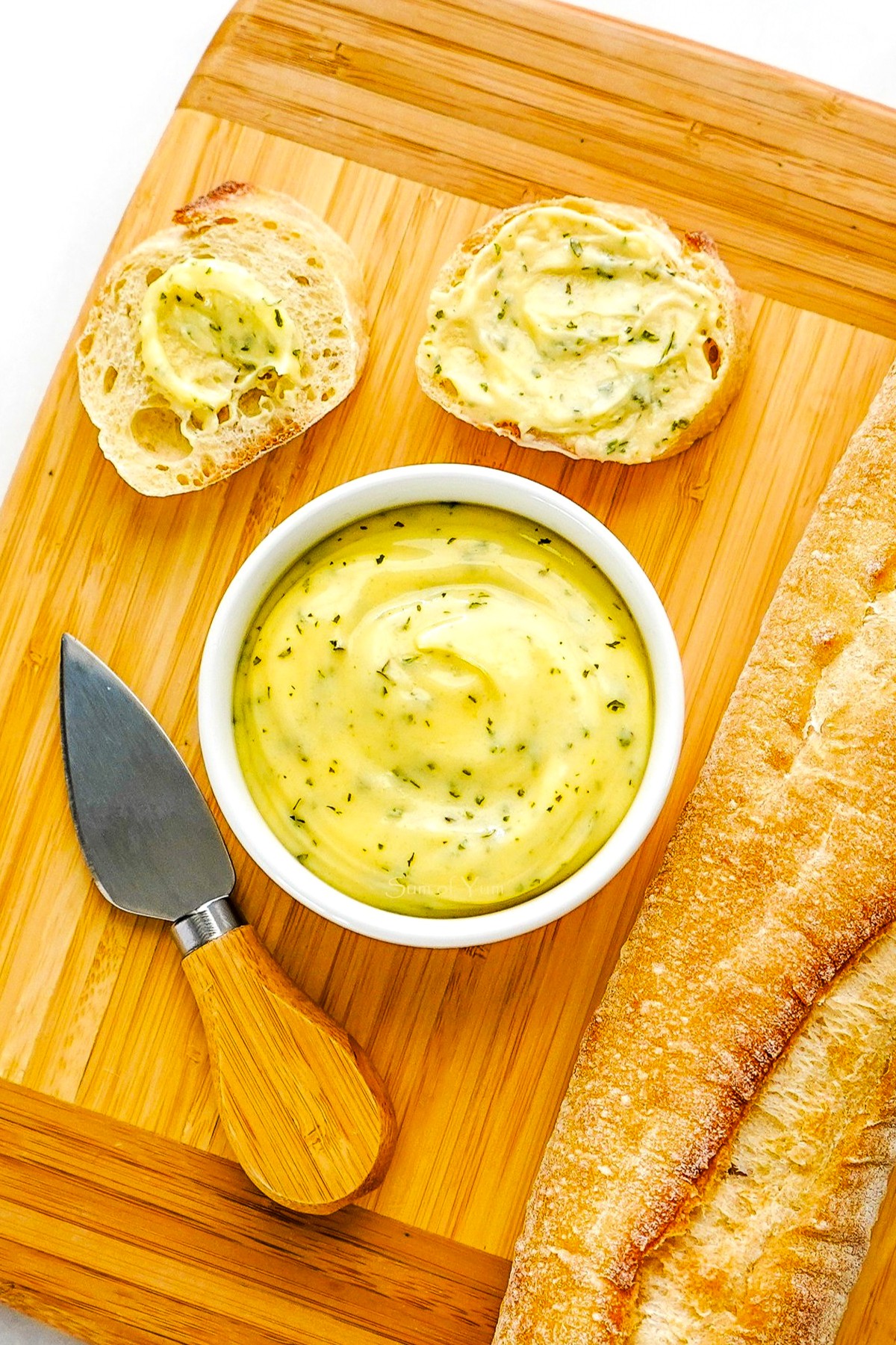 This Easy Garlic Herb Compound Butter Recipe can be used to make garlic bread, flavorful sauces, entrees, and more! Sumofyum.com Garlic Herb Compound Butter