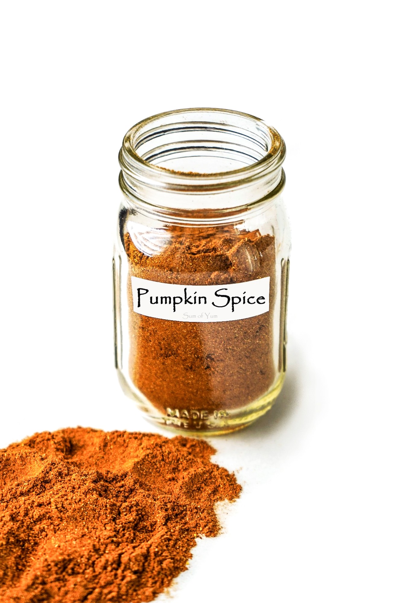 This homemade pumpkin spice recipe makes organic pumpkin pie spice with Ceylon cinnamon for healthy pumpkin spice, better than store-bought. Sumofyum.com Sum of Yum Homemade Pumpkin Spice